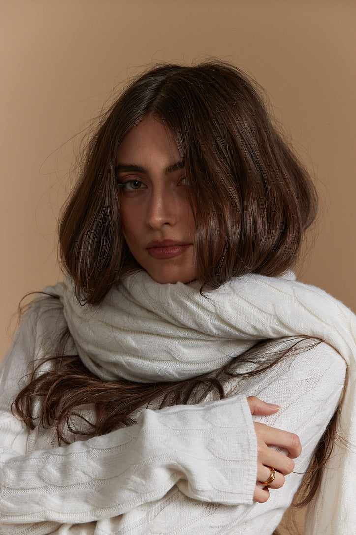 CABLE KNIT SCARF