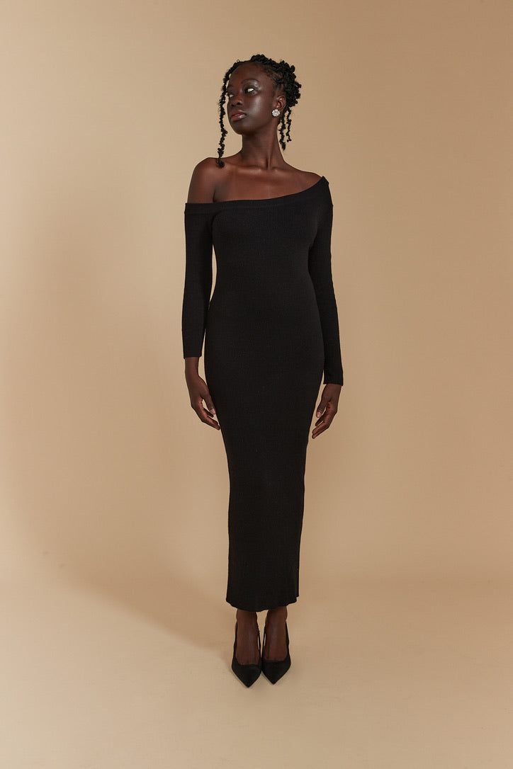 SINGLE SLEVE GOWN